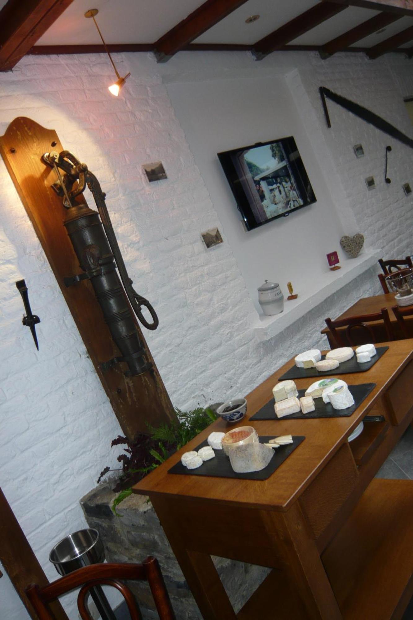 Hotel/Restaurant A La Ferme Ferrieres ภายนอก รูปภาพ