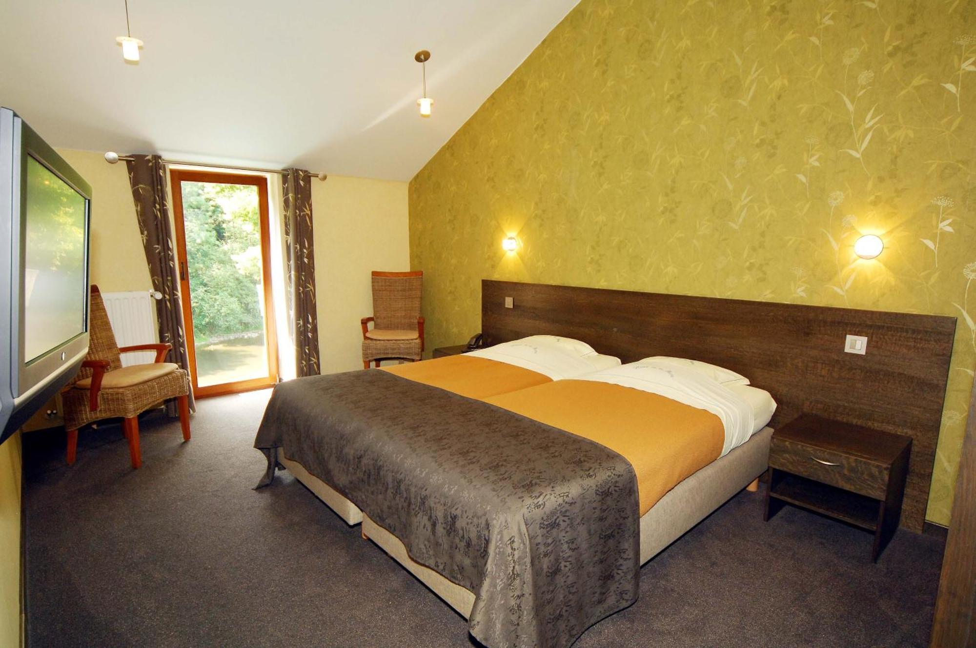 Hotel/Restaurant A La Ferme Ferrieres ภายนอก รูปภาพ